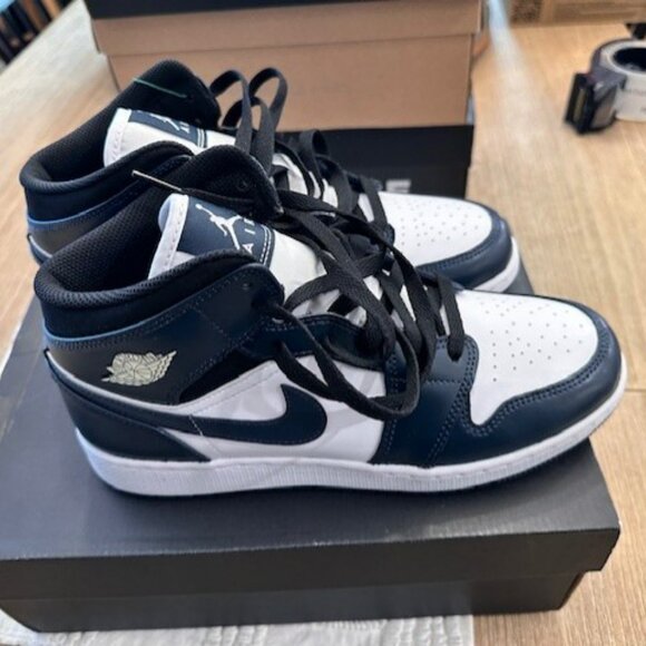 Jordan Mid Armory Navy/White-Black Size 7 Youth or 8.5 womens - Picture 1 of 3